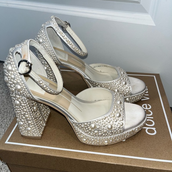Dolce Vita White Heels Elegant Shoes - Picture 6 of 10